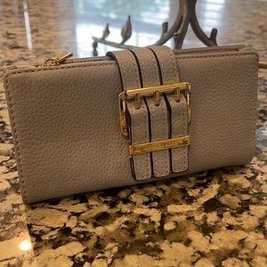 Michael Kors *LIKE NEW* gorgeous baby blue wallet with gold hardware